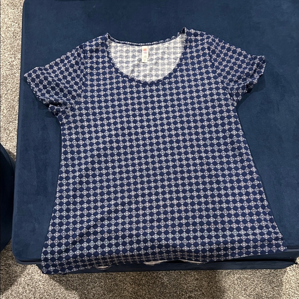 LuLaRoe Blue and White Patterned Short Sleeve Tee